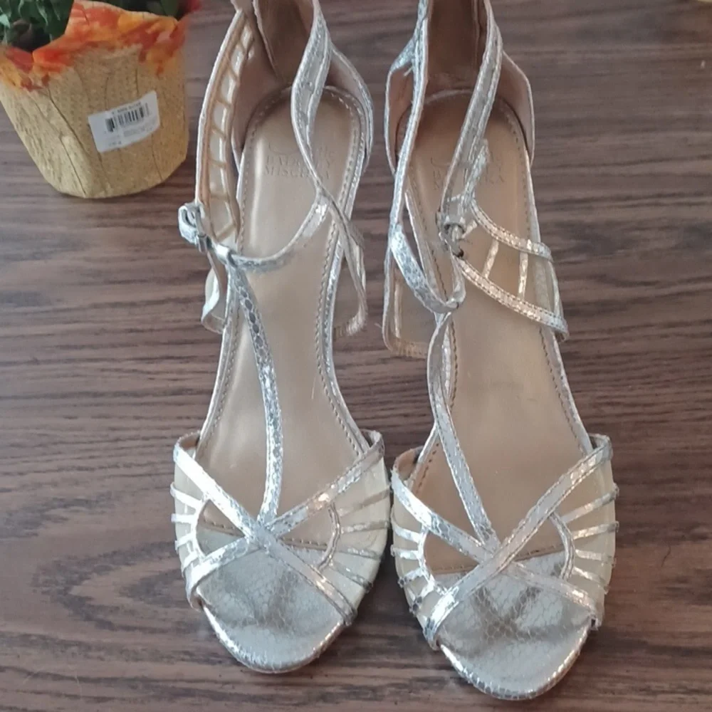 Rare Badgley Mischka strappy sandals, silver, 4